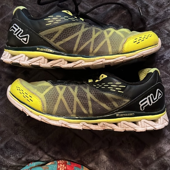 ⭐️3 FOR $12- Fila Sneakers - Picture 3 of 4